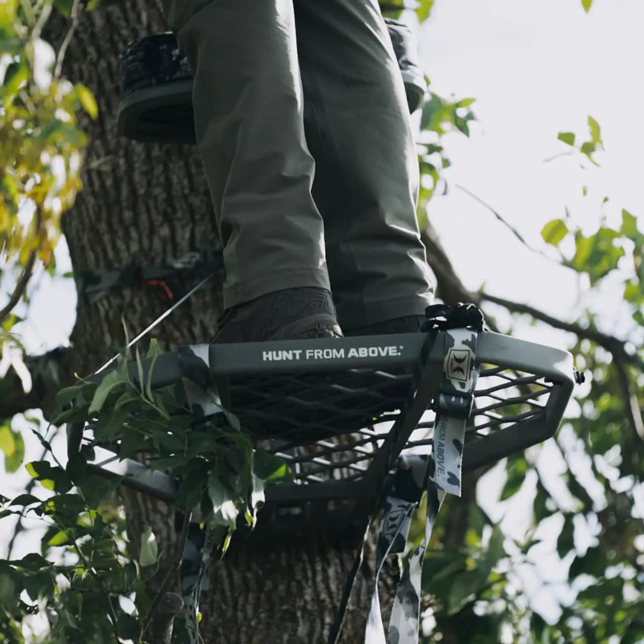 Hawk Helium XL Hang-On Treestand - 12lbs