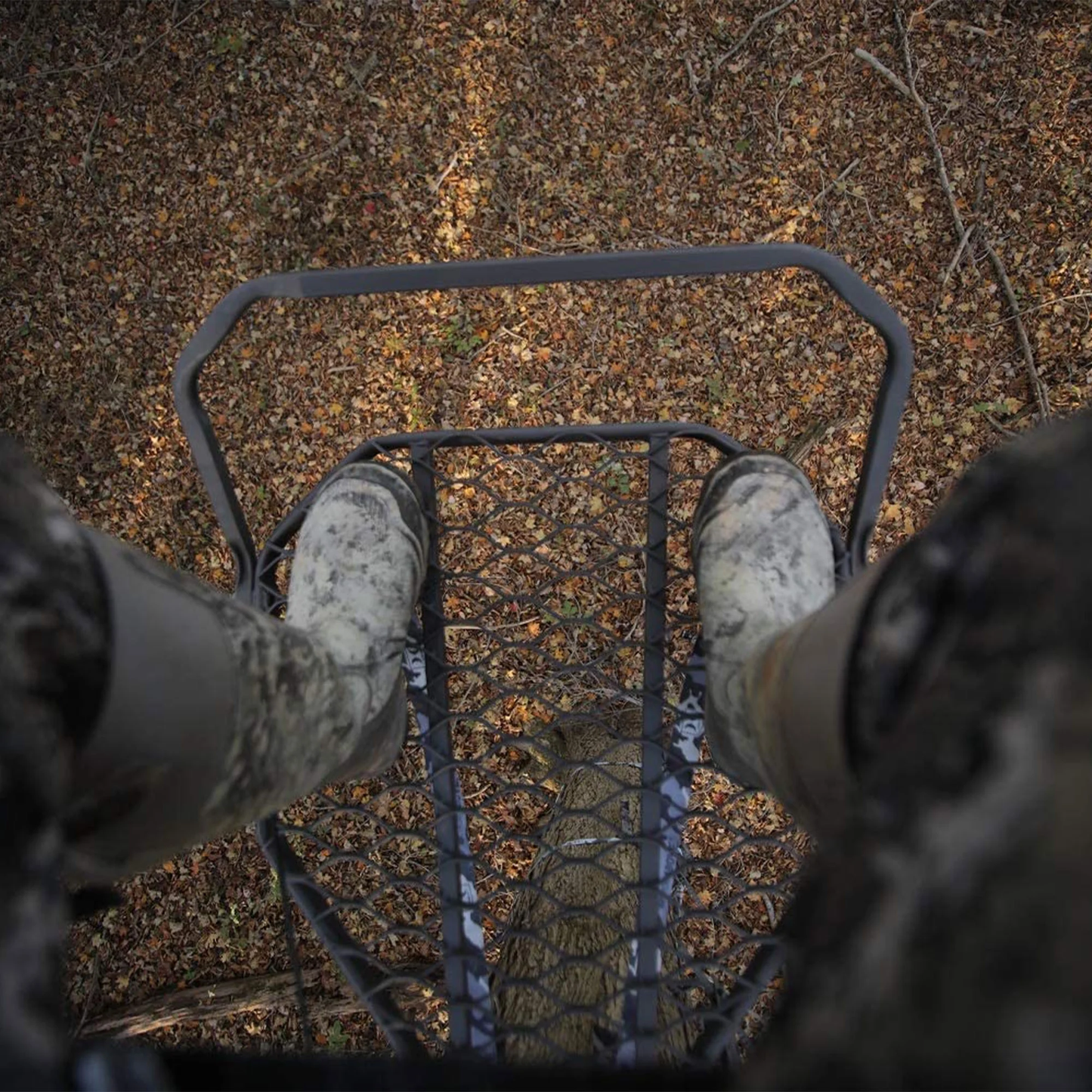 Hawk Helium Kickback Lvl Hang-On Treestand - 20lbs