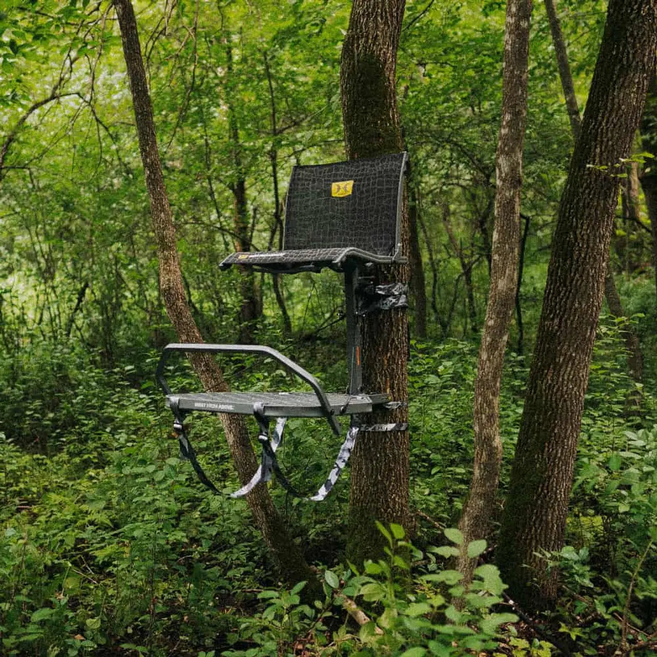 Hawk Helium Kickback Lvl Hang-On Treestand - 20lbs