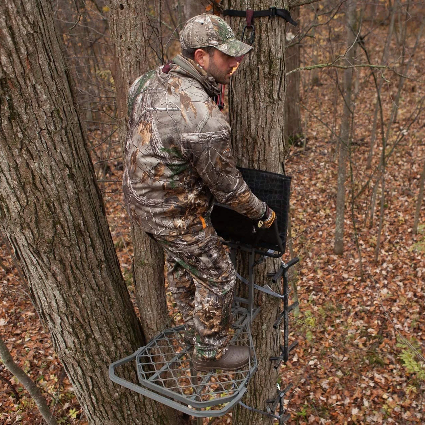 Hawk Helium Kickback Lvl Hang-On Treestand - 20lbs
