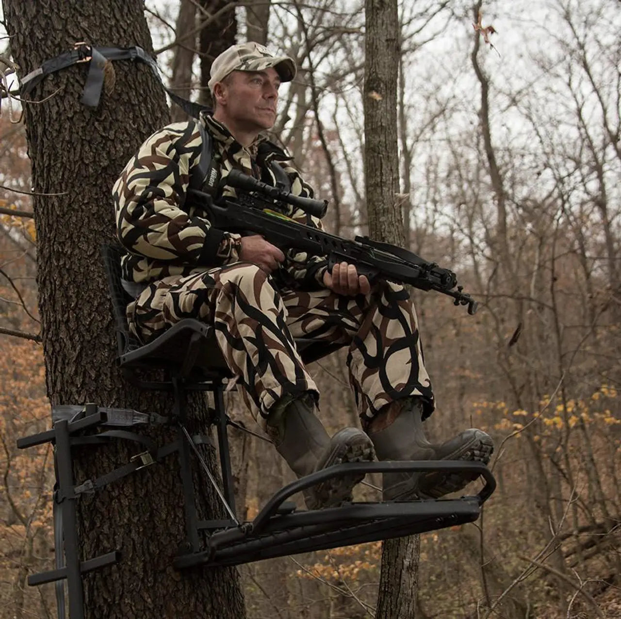 Hawk Kickback Lvl Hang-On Treestand - 19.5lbs