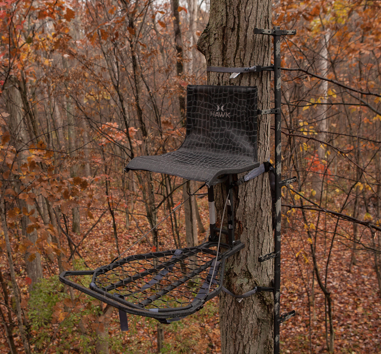 Hawk Kickback Lvl Hang-On Treestand - 19.5lbs