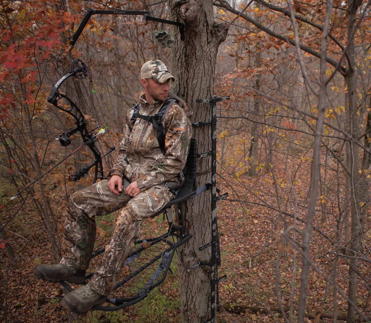 Hawk Kickback Lvl Hang-On Treestand - 19.5lbs