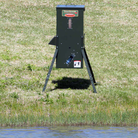 DF125AL: Texas Hunter 70 lb. Lake & Pond Directional Fish Feeder with Adjustable Legs