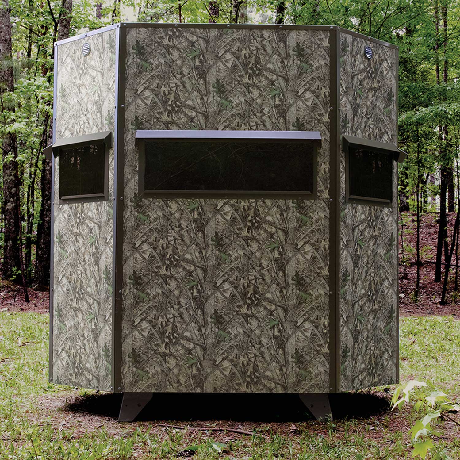 G7GR: Texas Hunter Wrangler Rifle Octagon Shaped Camo Aluminum 5' x 7' Deer Blind with 7 in. Legs and Full Door, Stairs and Handrails