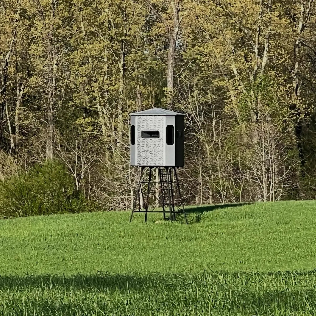 American Hunting Blinds Co. - The Chalet - 6.5' x 6.5' Insulated Hunting Blind