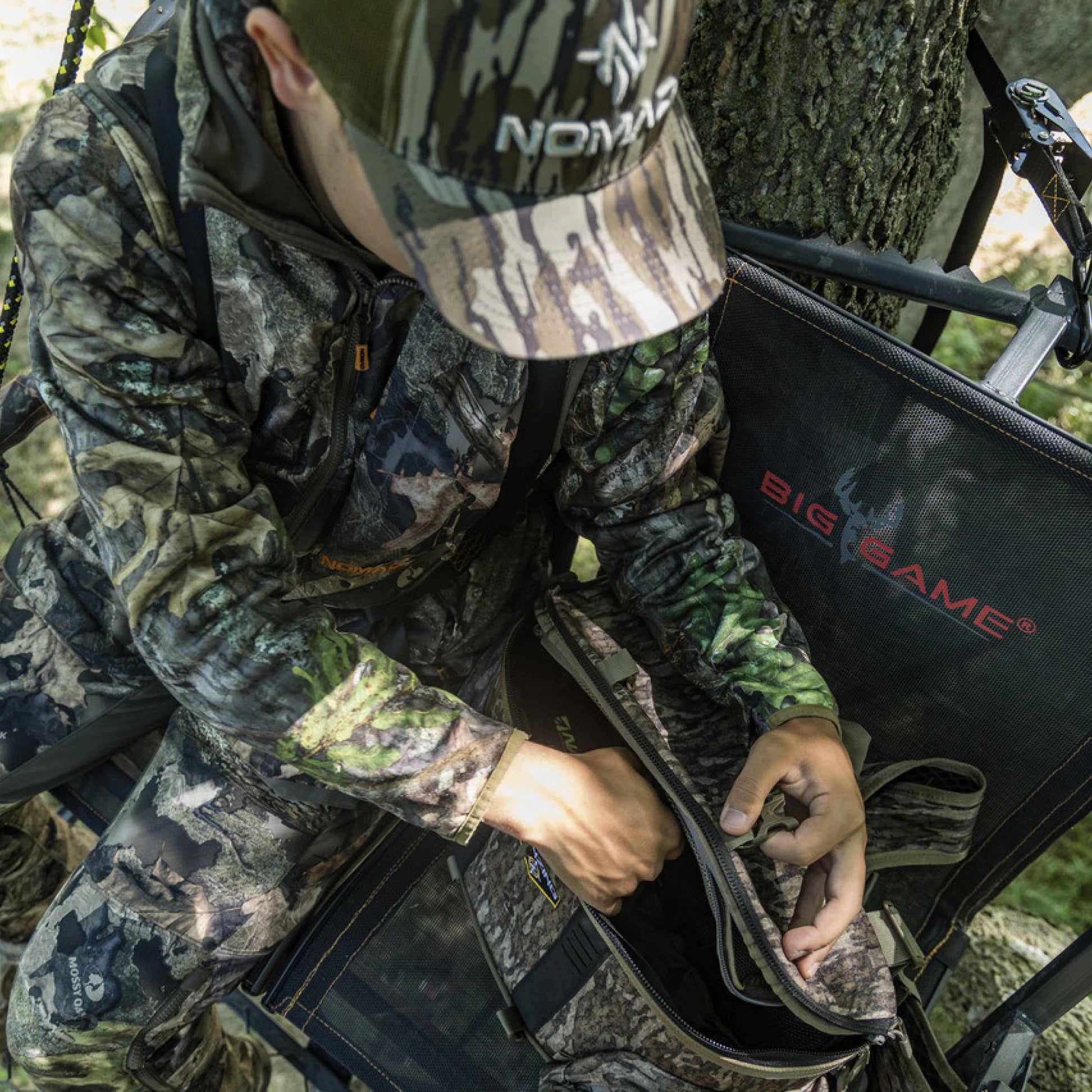 Big Buddy 2-Person Treestand – Flex-Tek seat and rail detail