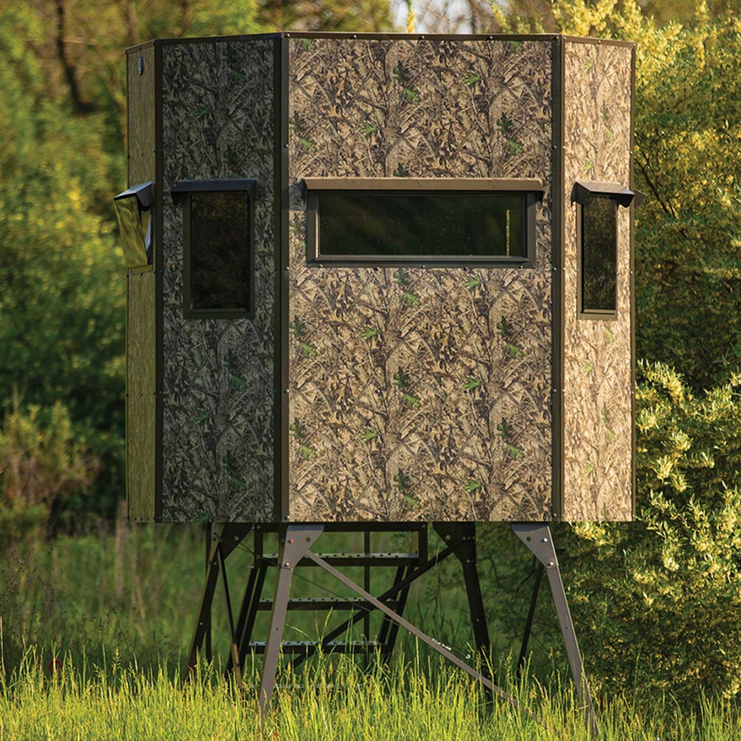 G74: Texas Hunter Wrangler Octagon Shaped Camo Aluminum 5' x 7' Deer Blind with 4' Tower and Full Door, Stairs and Handrails