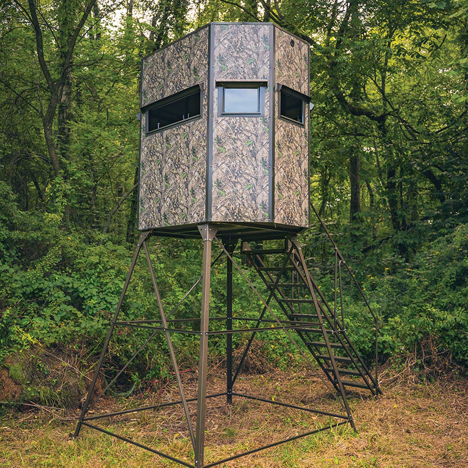 G78R: Texas Hunter Wrangler Rifle Octagon Shaped Camo Aluminum 5' x 7' Deer Blind with 8' Tower, Full Door, Stairs and Handrails