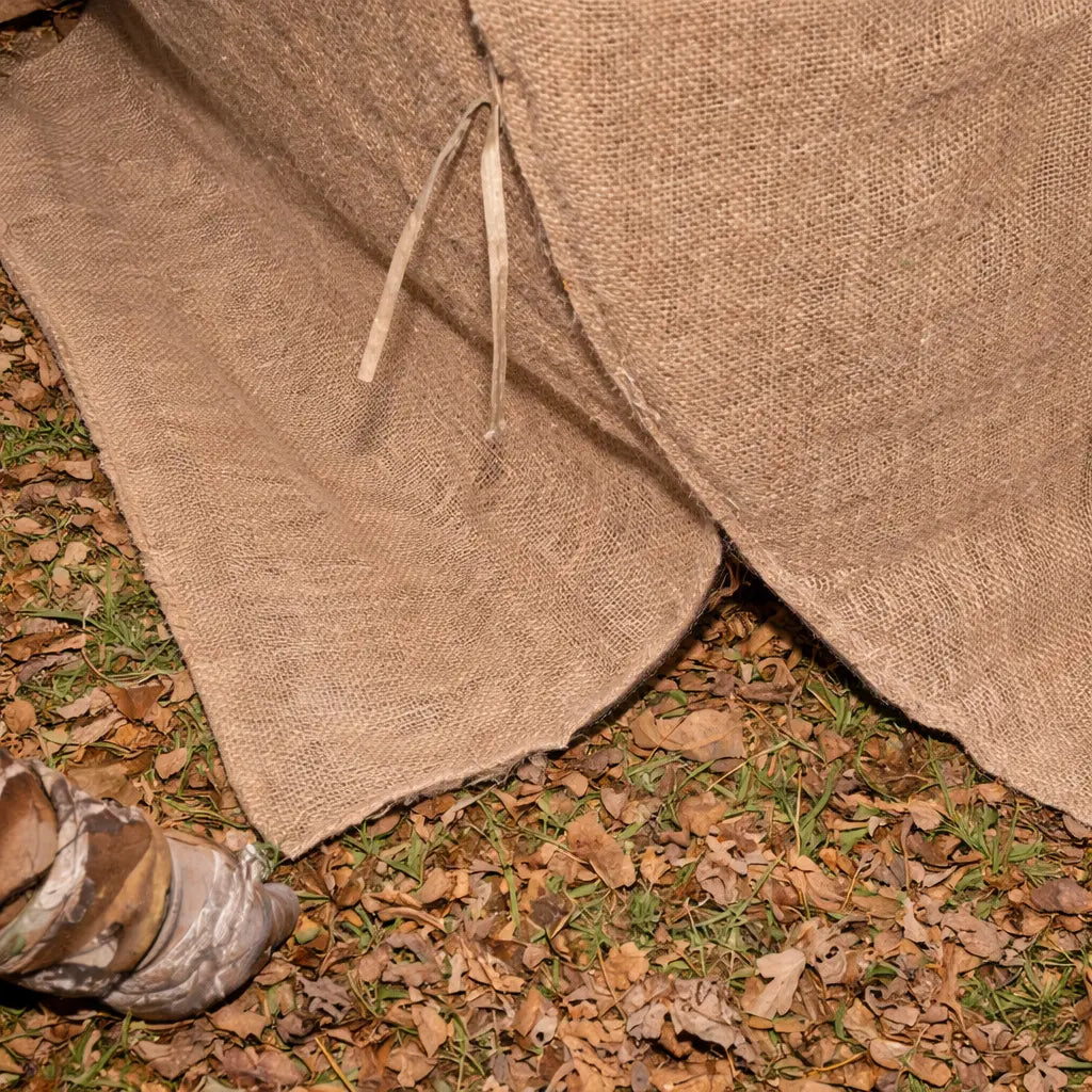 Muddy Bale Blind bottom fabric and ground contact detail