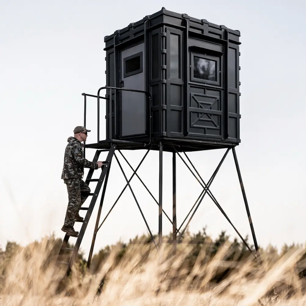 Hughes Elite Series' The Crusader 5' x 5' Hunting Blind