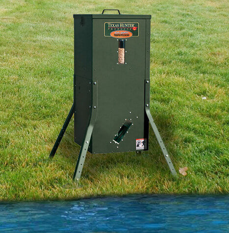 DF125AL: Texas Hunter 70 lb. Lake & Pond Directional Fish Feeder with Adjustable Legs