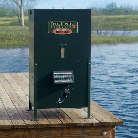 DF425DL: Texas Hunter 250 lb. Lake & Pond  Directional Fish Feeder with Straight Legs