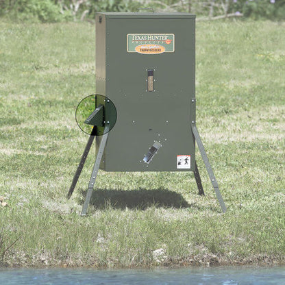 SP2W: Texas Hunter 12-Volt Solar Charger for Directional Feeders